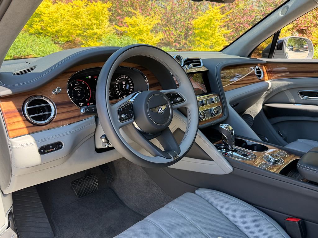 Certified 2025 Bentley Bentayga AWD/4WD image 16
