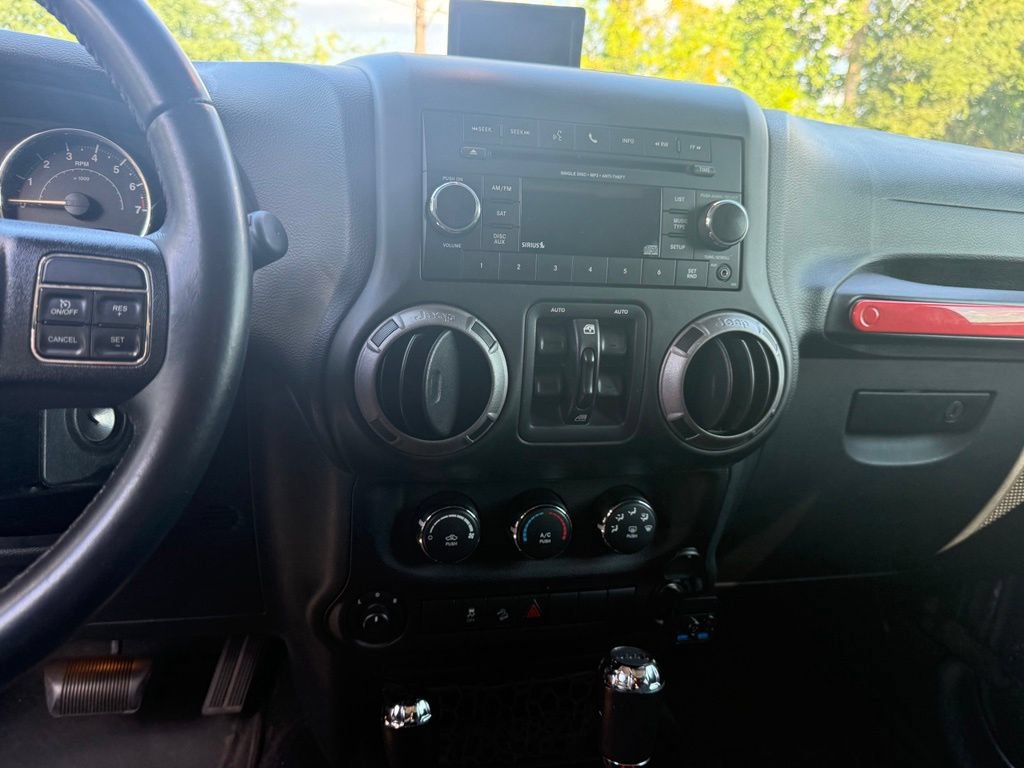 Used 2017 Jeep Wrangler Unlimited Rubicon w/ Connectivity Group AWD/4WD image 33