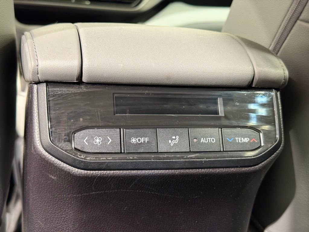 Used 2022 Toyota Highlander XLE image 22
