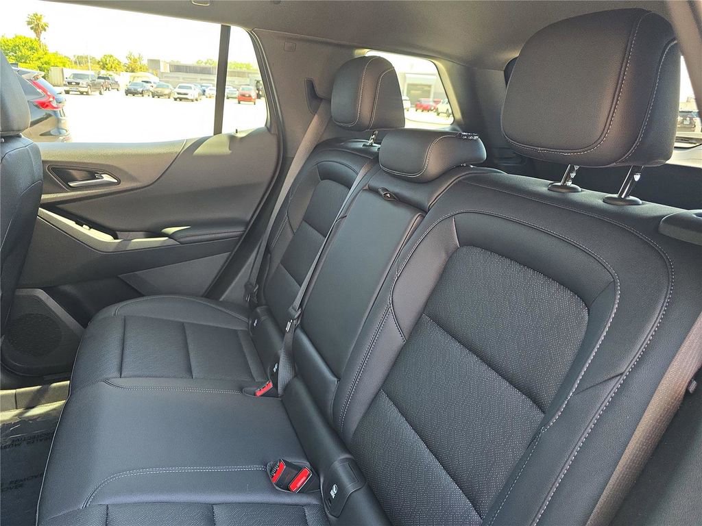 Used 2026 Chevrolet Equinox LT w/ Convenience Package II FWD image 16