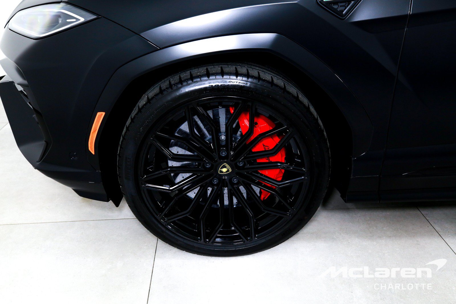 Used 2025 Lamborghini Urus SE AWD/4WD image 40