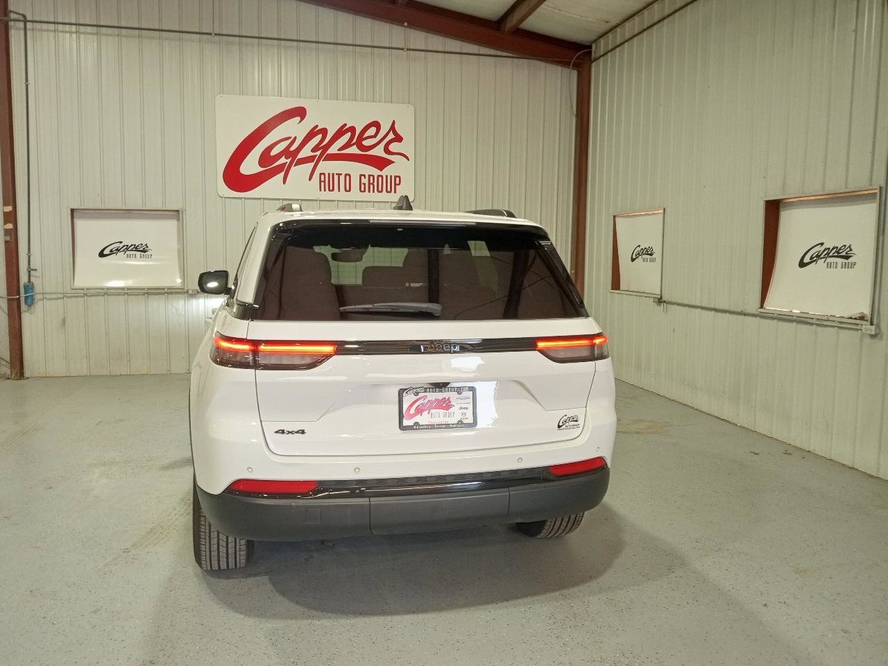 Used 2024 Jeep Grand Cherokee Altitude AWD/4WD image 25