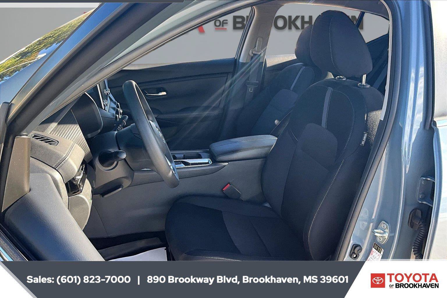 Used 2025 Nissan Sentra SV FWD image 18