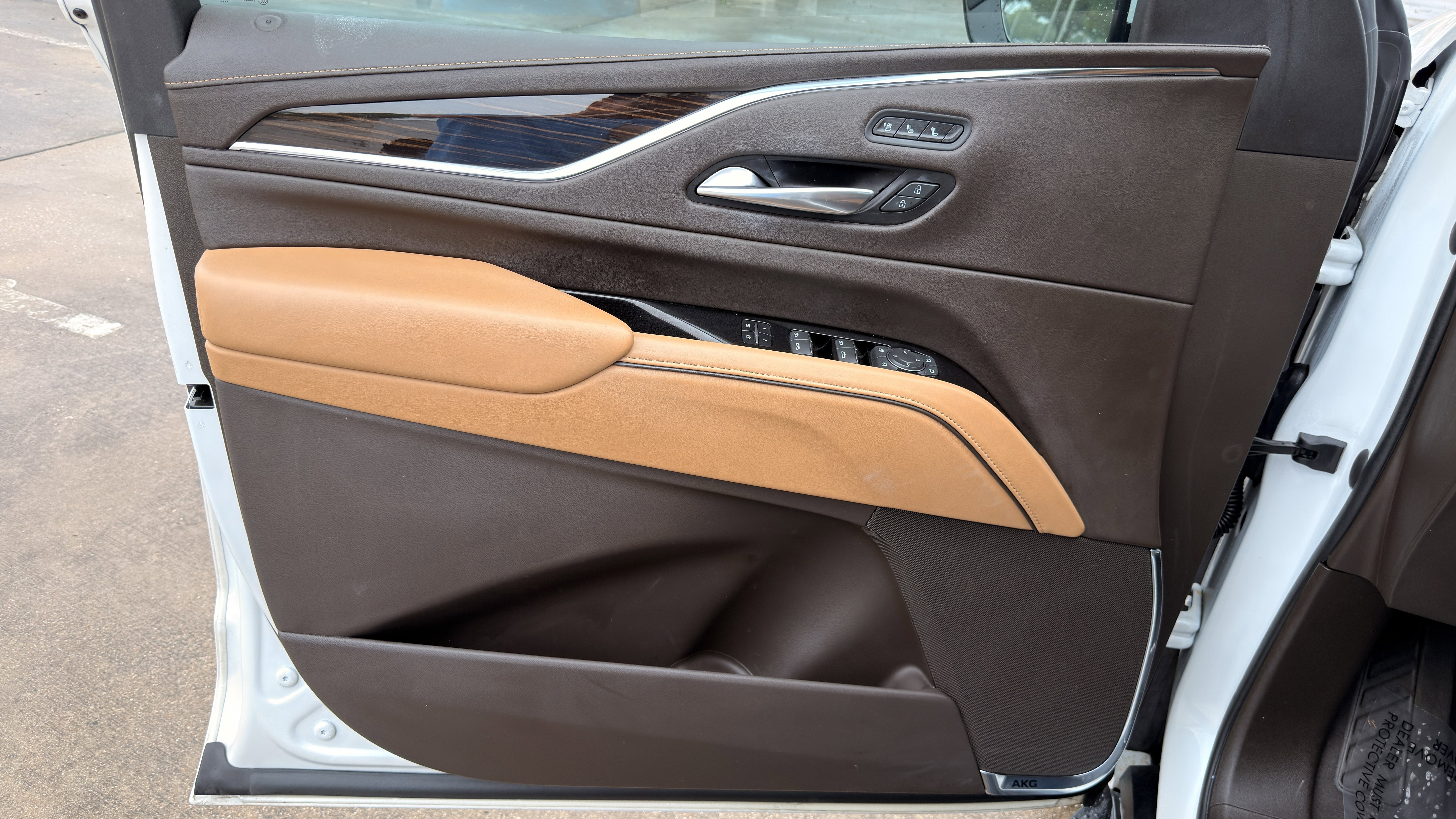 Used 2021 Cadillac Escalade ESV Premium Luxury image 25