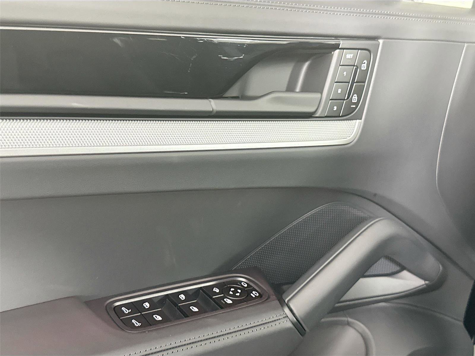 Certified 2026 Porsche Cayenne Coupe AWD/4WD image 31