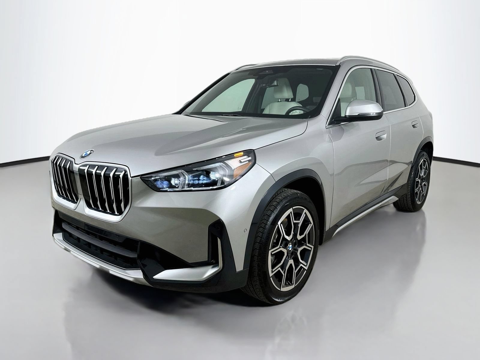 Used 2026 BMW X1 xDrive28i w/ Convenience Package AWD/4WD image 1