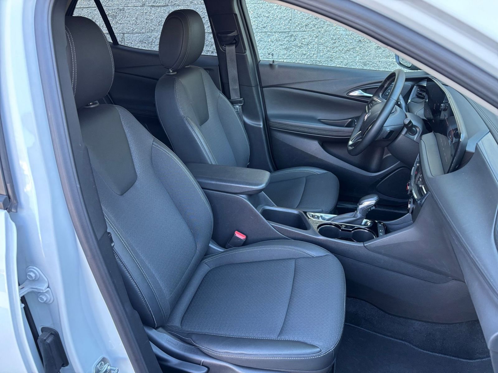 Used 2025 Buick Encore GX Preferred FWD image 28