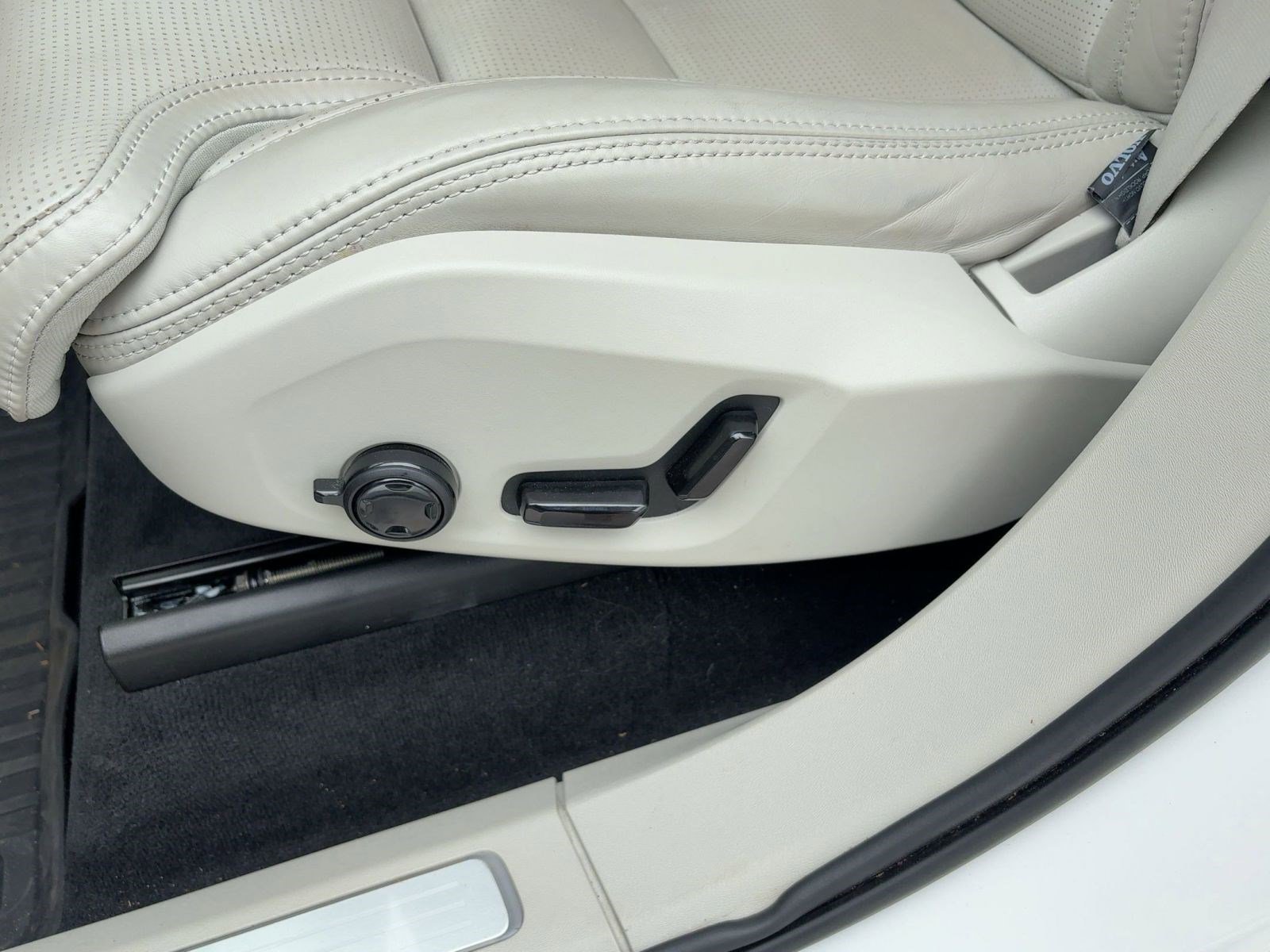 Certified 2023 Volvo XC90 B6 Ultimate image 13