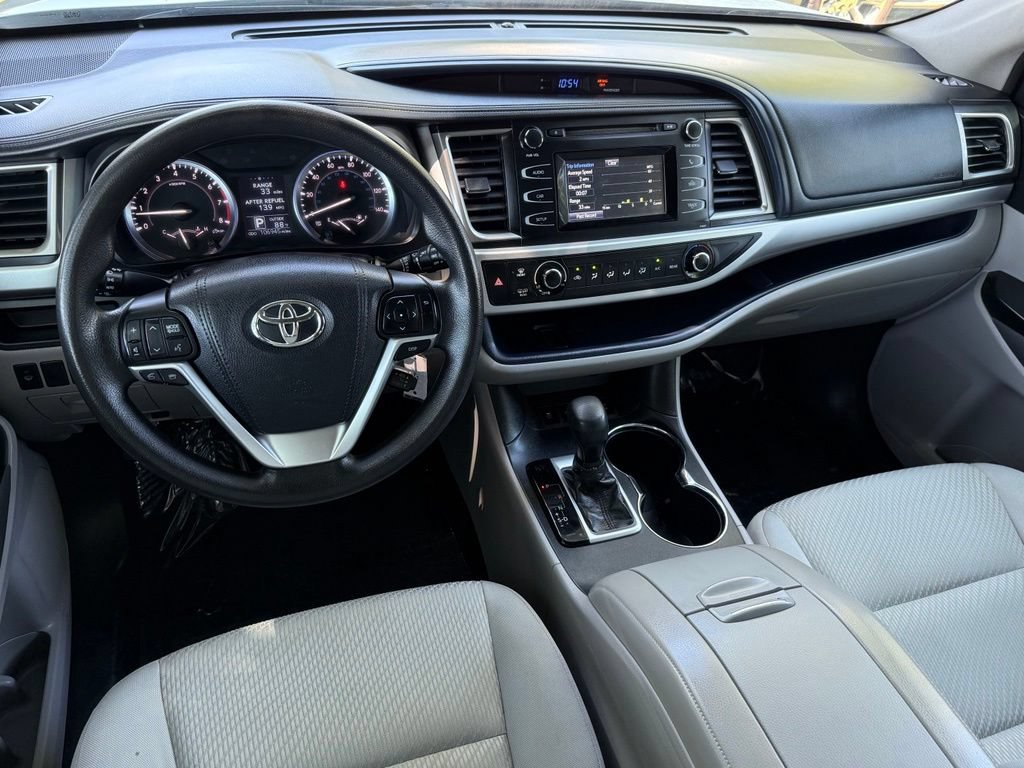 Used 2016 Toyota Highlander LE AWD/4WD image 28