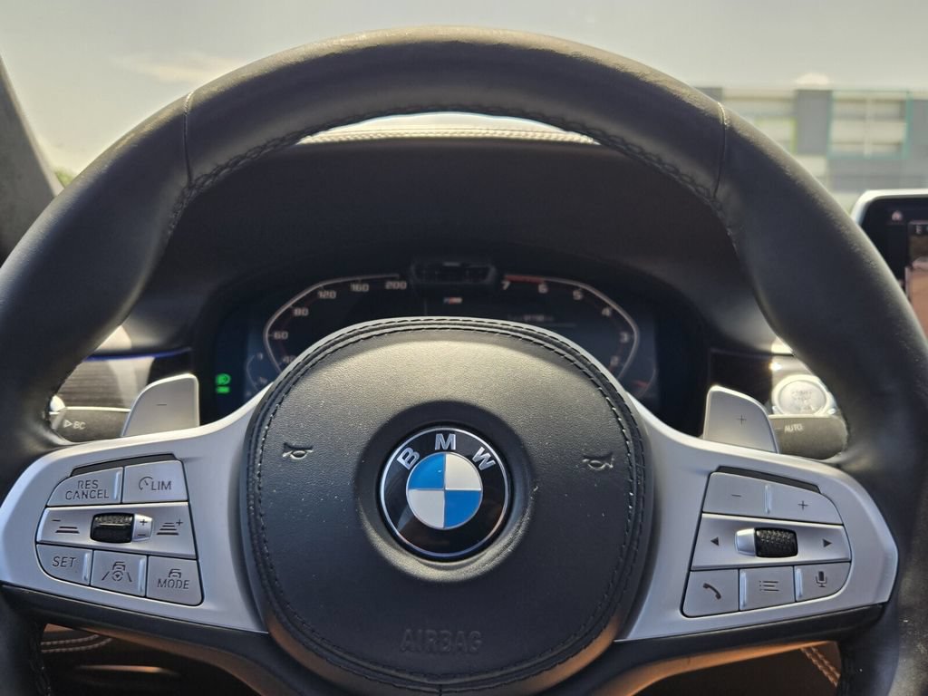 Used 2021 BMW 750i xDrive w/ Autobahn Package AWD/4WD image 23