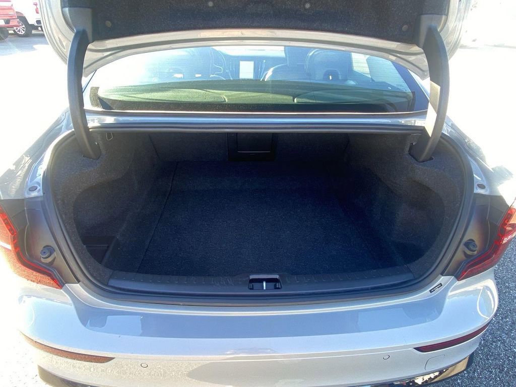 Used 2024 Volvo S60 B5 Core image 27