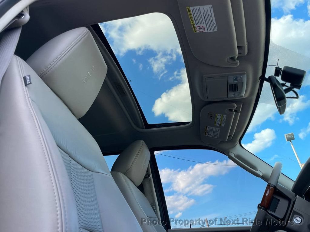 Used 2011 Lincoln Navigator 2WD image 25