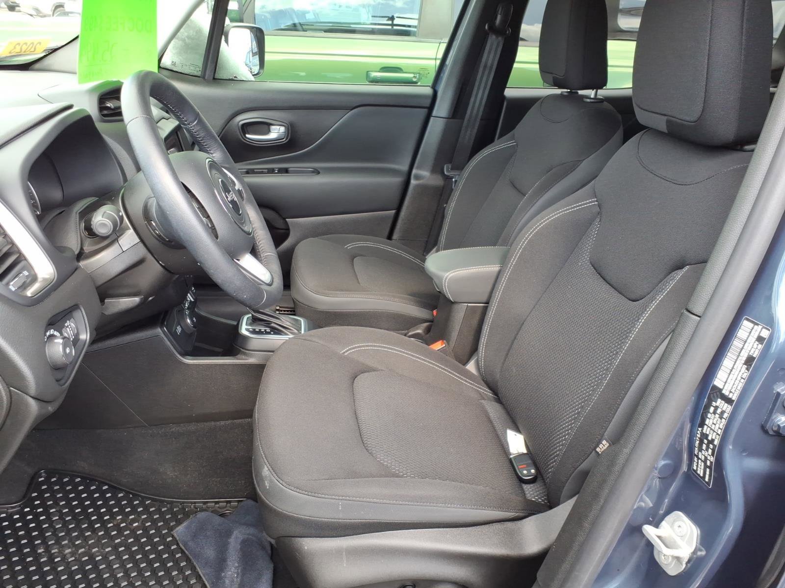 Used 2023 Jeep Renegade Latitude w/ Premium Group image 7