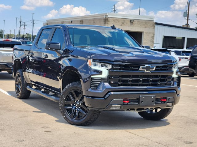 Used 2024 Chevrolet Silverado 1500 LT Trail Boss w/ Convenience Package II AWD/4WD image 2