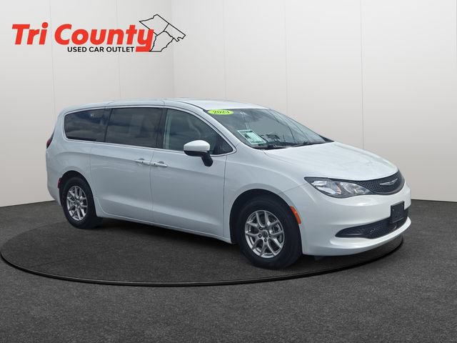 Used 2023 Chrysler Voyager LX FWD image 1