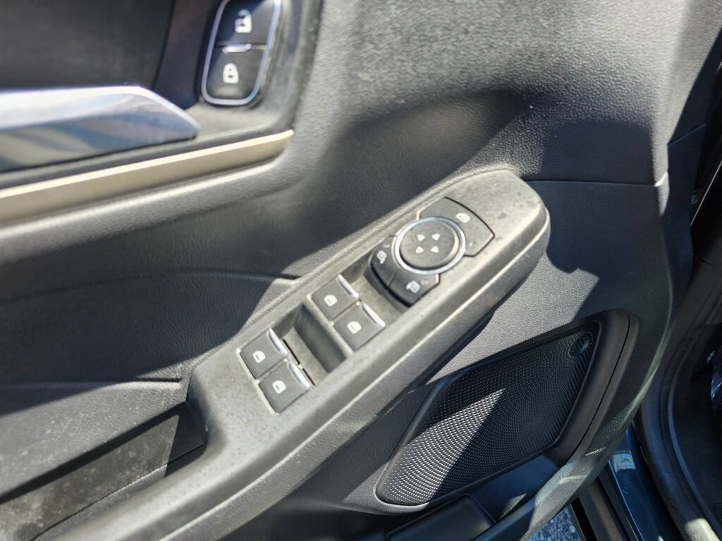 Used 2022 Ford Escape SEL FWD image 16