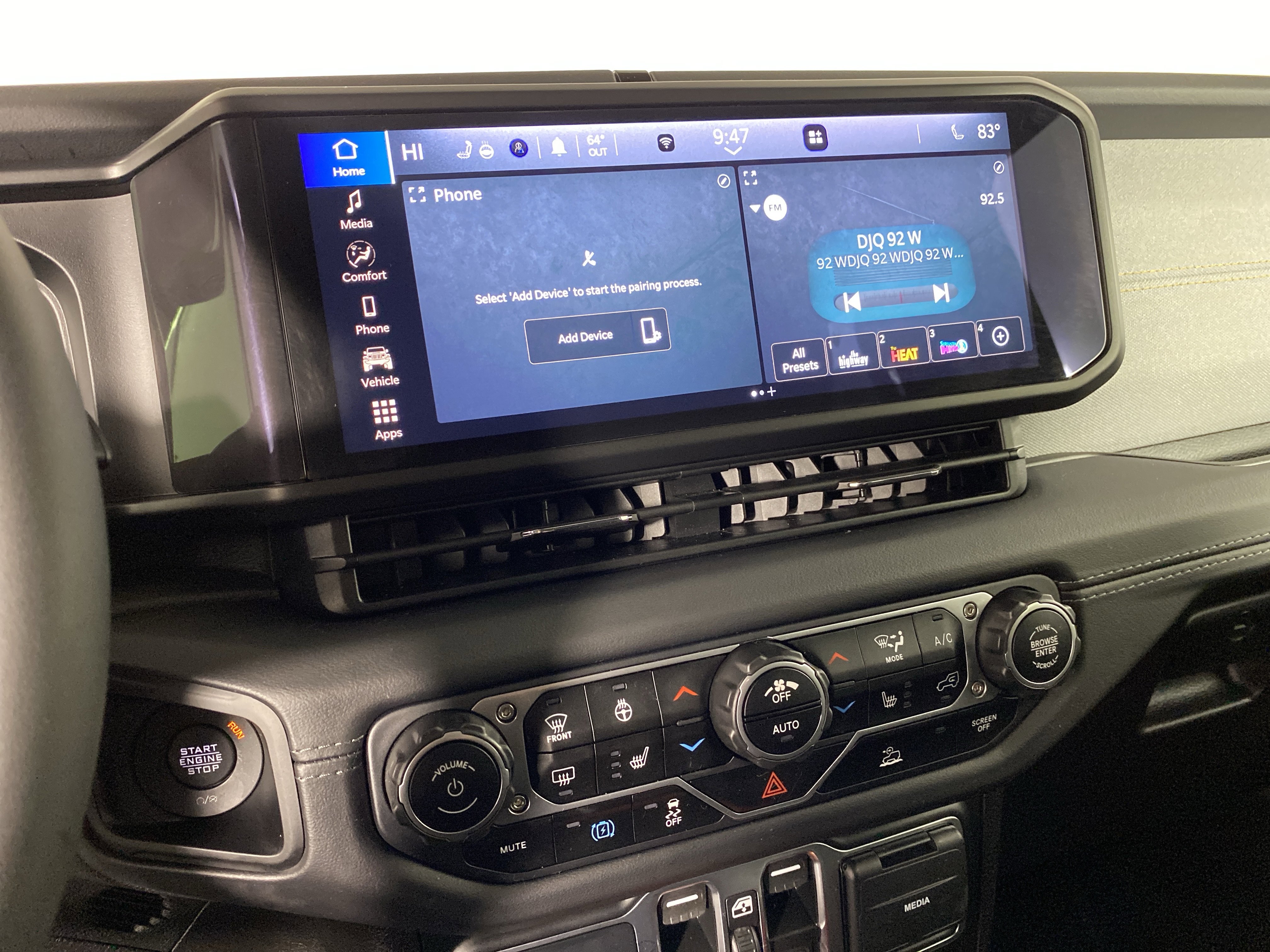 Used 2025 Jeep Wrangler Sahara AWD/4WD image 28