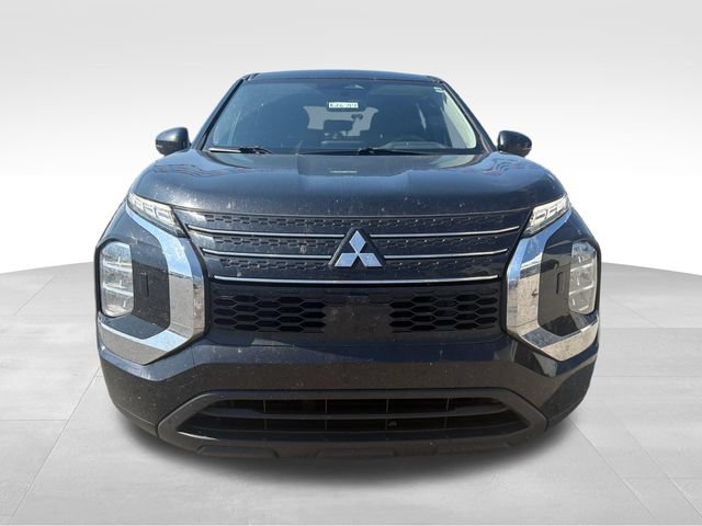 Used 2022 Mitsubishi Outlander ES AWD/4WD image 2