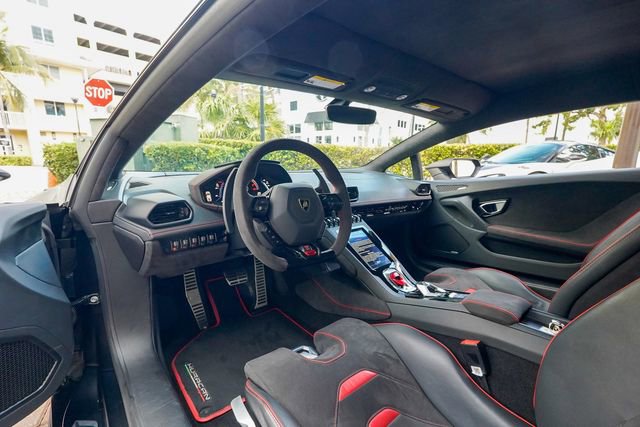 Used 2022 Lamborghini Huracan EVO image 3