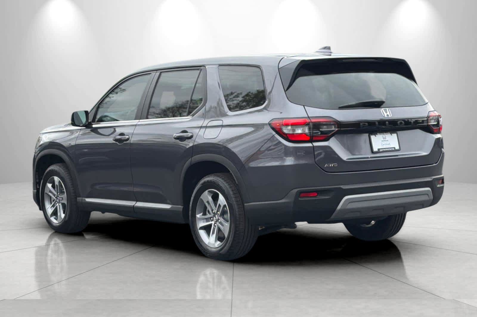 Used 2025 Honda Pilot EX-L image 6