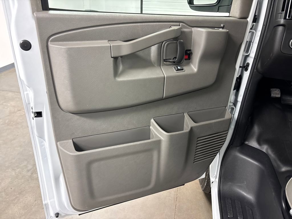 New 2026 GMC Savana 2500 w/ Driver Convenience Package RWD image 24