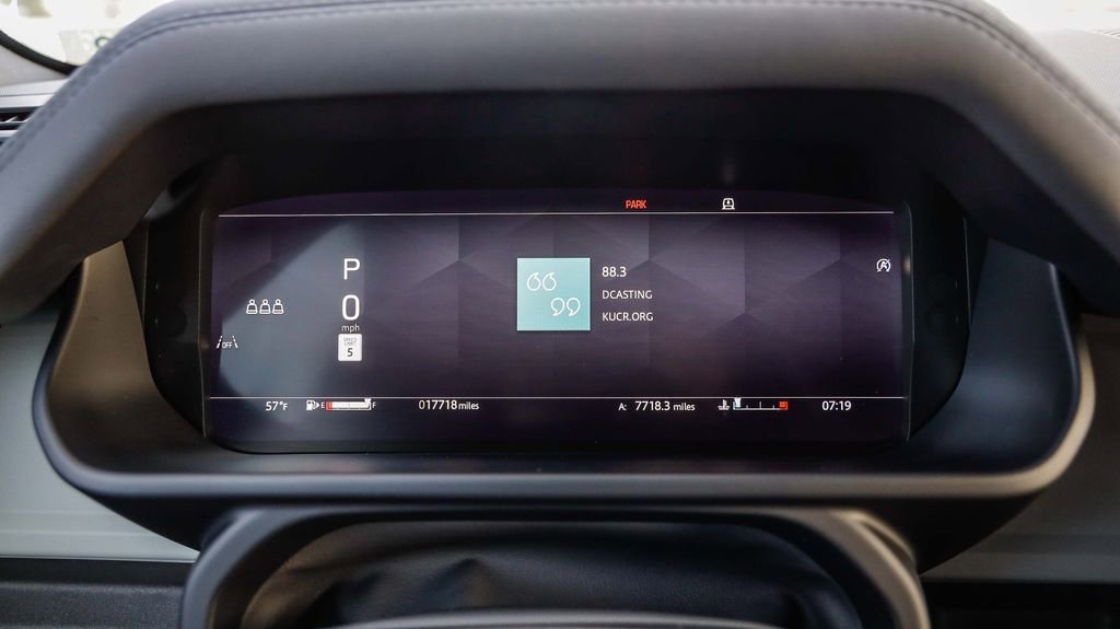 Used 2024 Land Rover Defender 110 S image 28