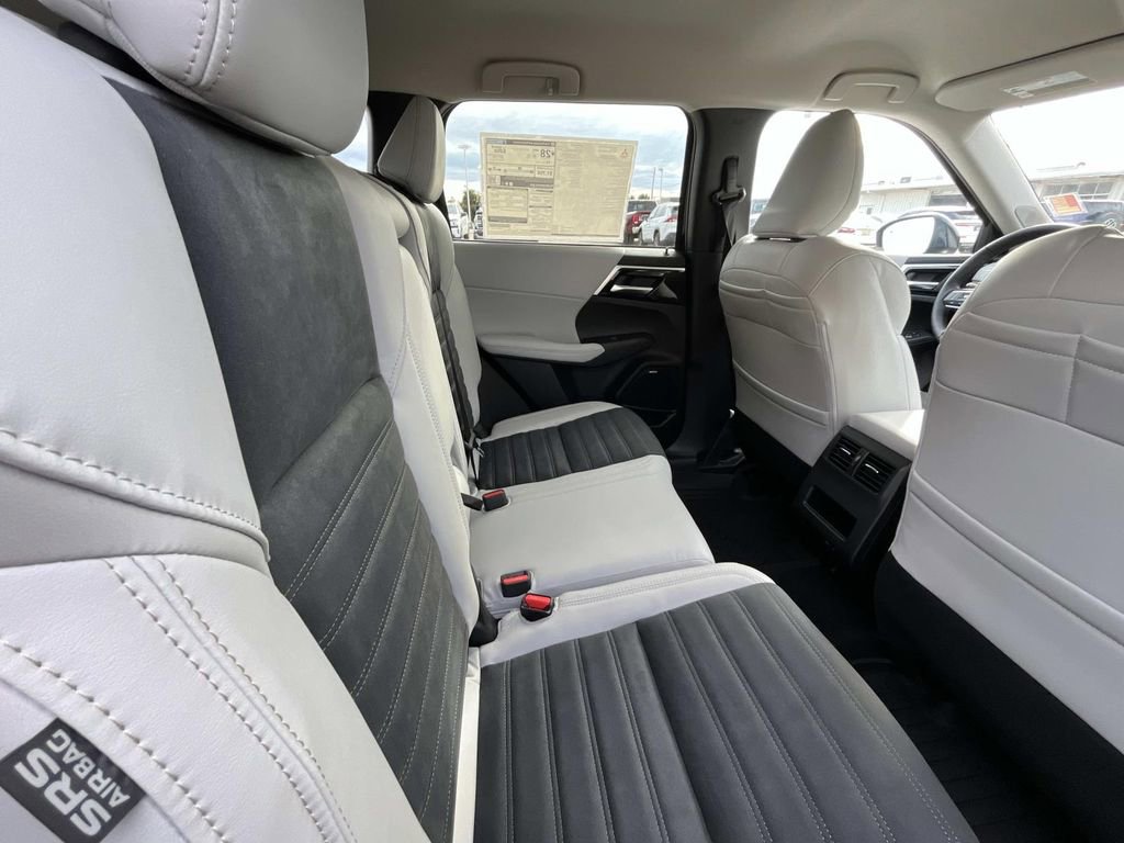 New 2026 Mitsubishi Outlander SE image 16