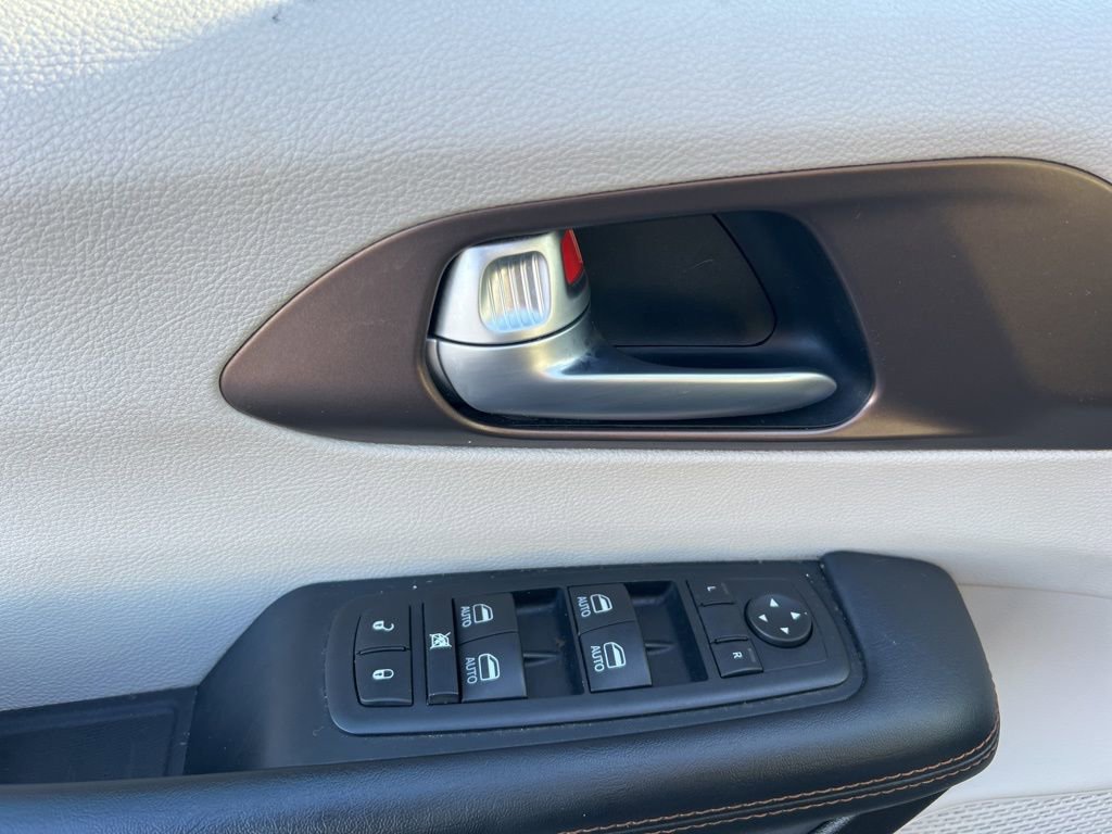 Used 2017 Chrysler Pacifica Touring-L Plus w/ Advanced Safetytec Group image 9