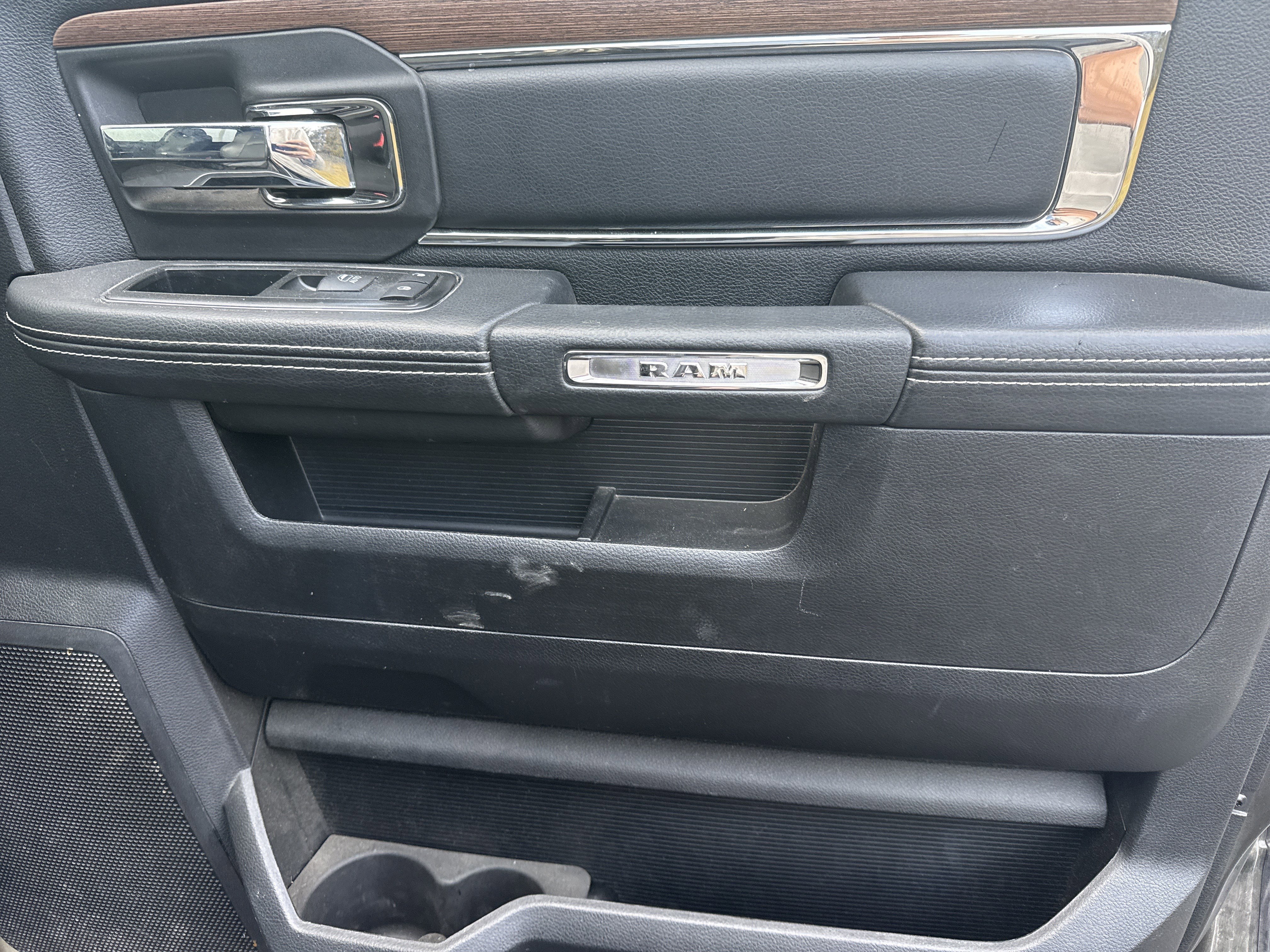 Used 2013 RAM 3500 Laramie image 16