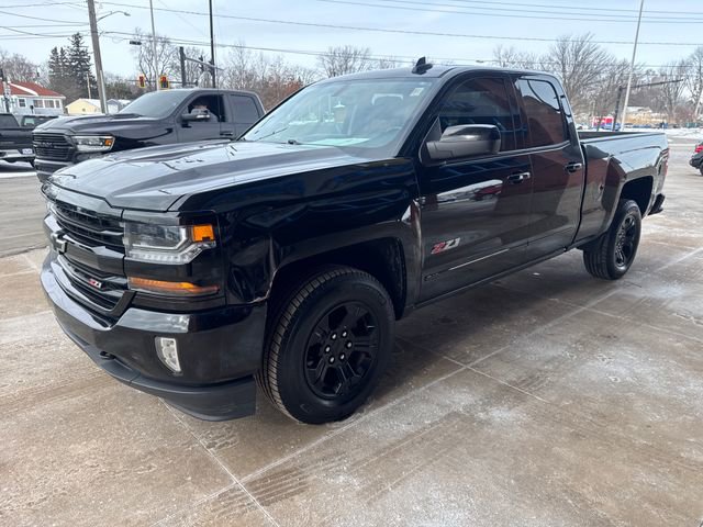 Used 2017 Chevrolet Silverado 1500 LT w/ Midnight Edition image 4