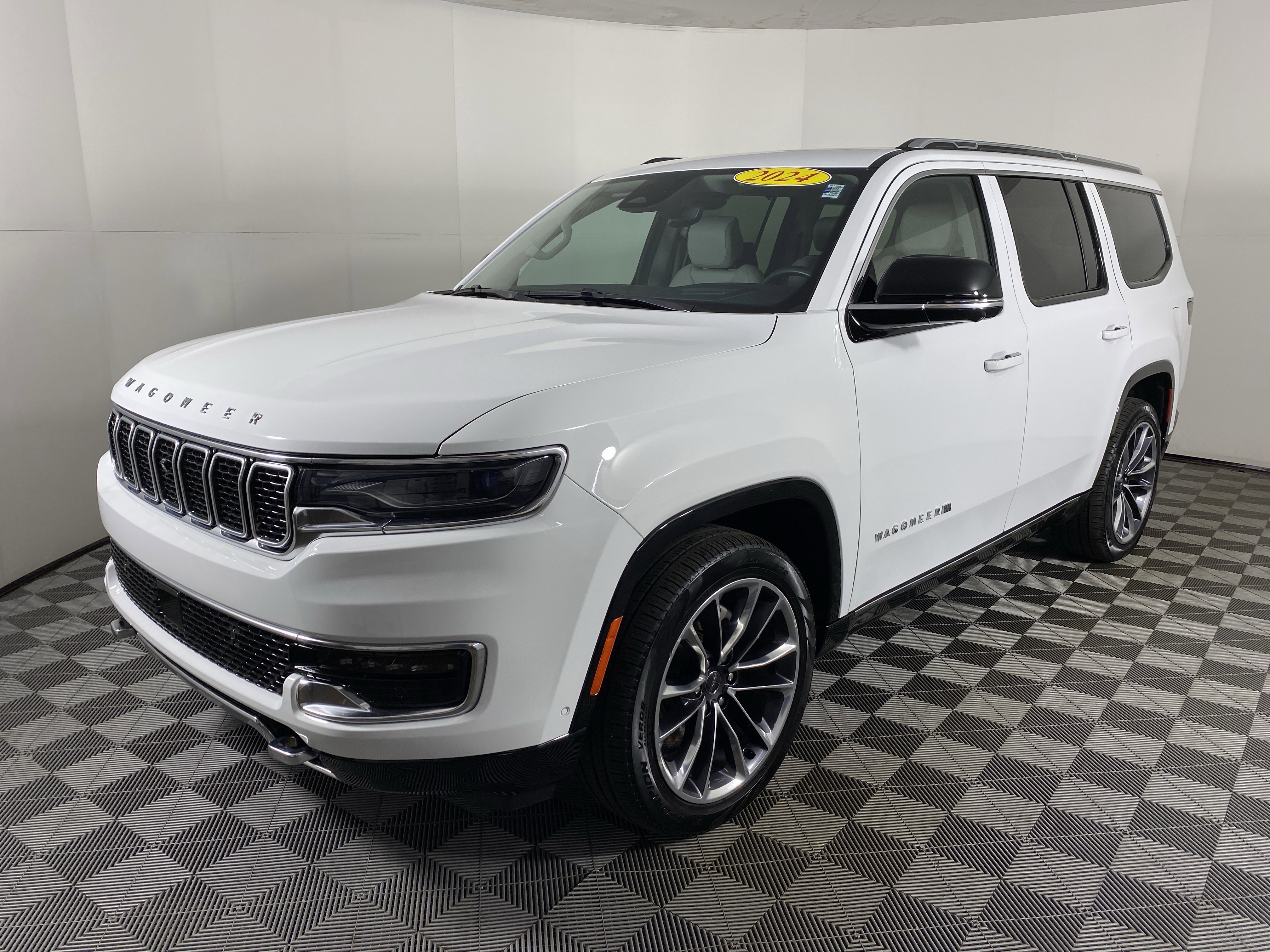 Used 2024 Jeep Wagoneer Series III w/ Premium Group I AWD/4WD image 12