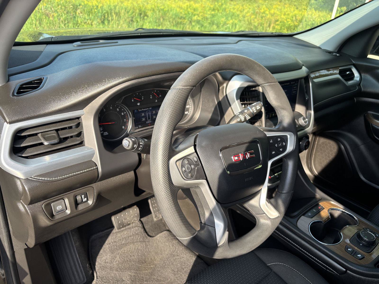 Used 2023 GMC Acadia SLE w/ Driver Convenience Package AWD/4WD image 14
