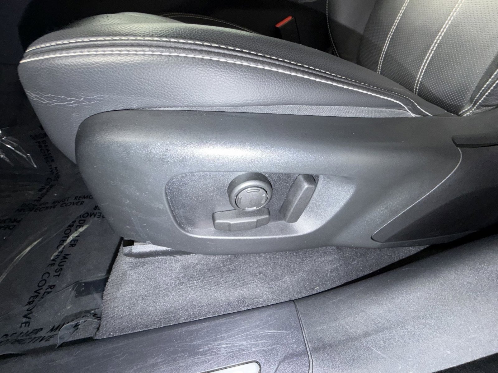 Used 2023 Land Rover Range Rover Velar R-Dynamic S image 14