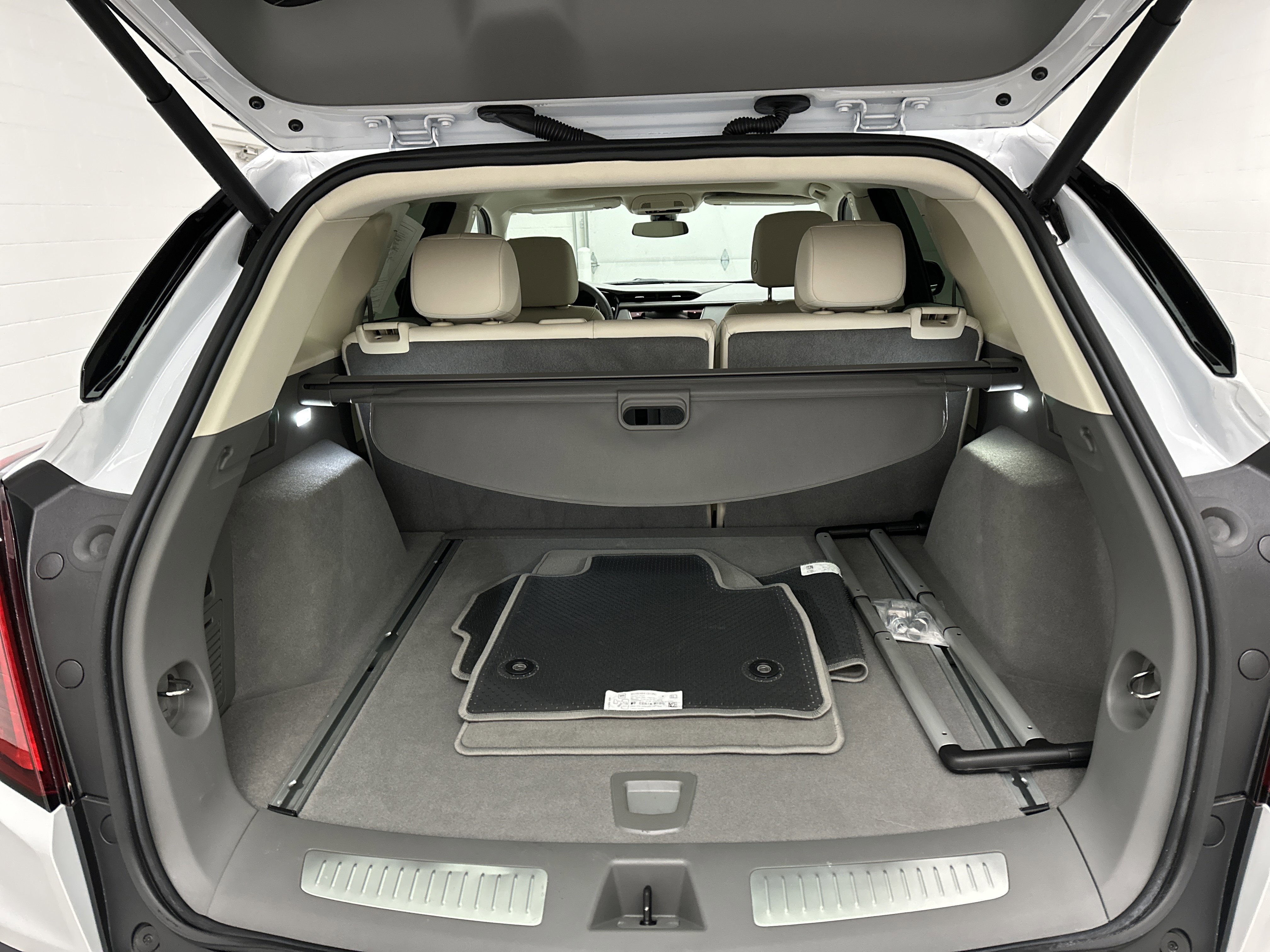 Used 2025 Cadillac XT5 Premium Luxury image 15