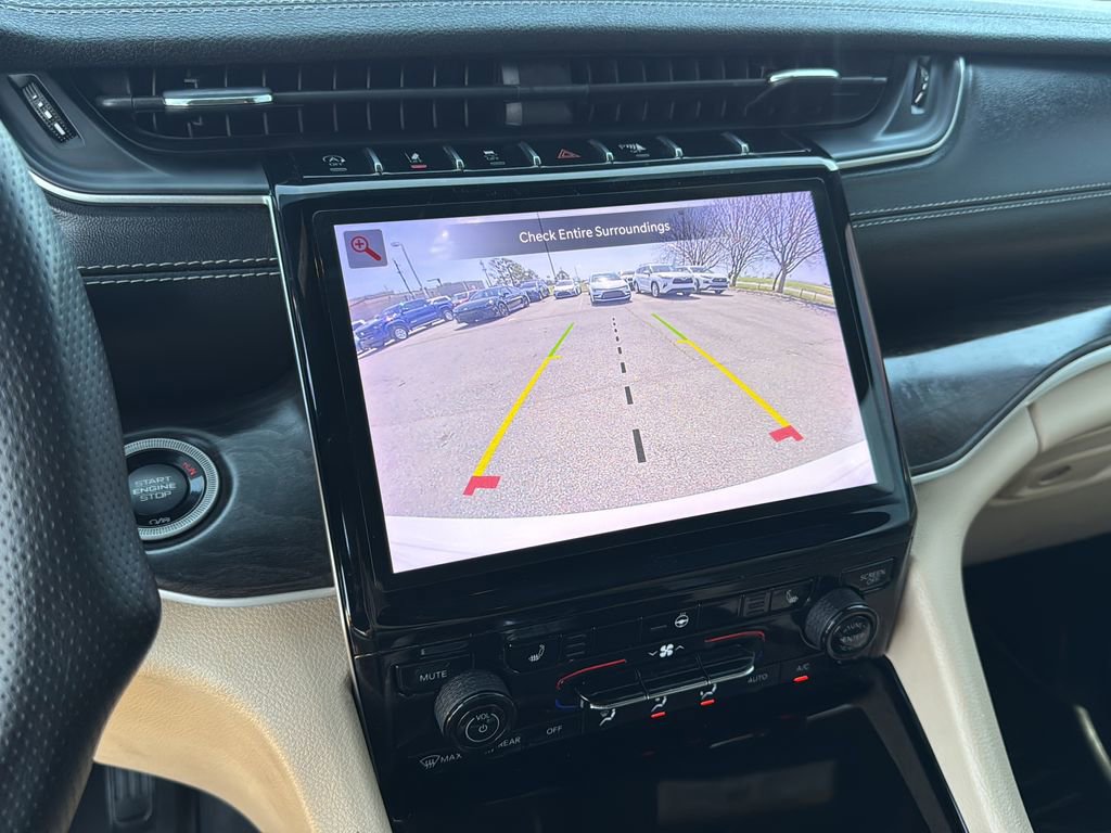 Used 2023 Jeep Grand Cherokee Limited AWD/4WD image 19