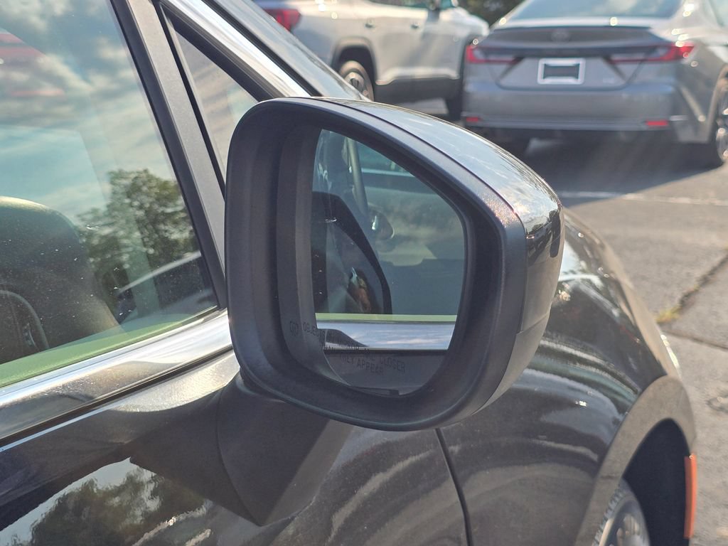 Used 2023 Chrysler Voyager LX FWD image 18
