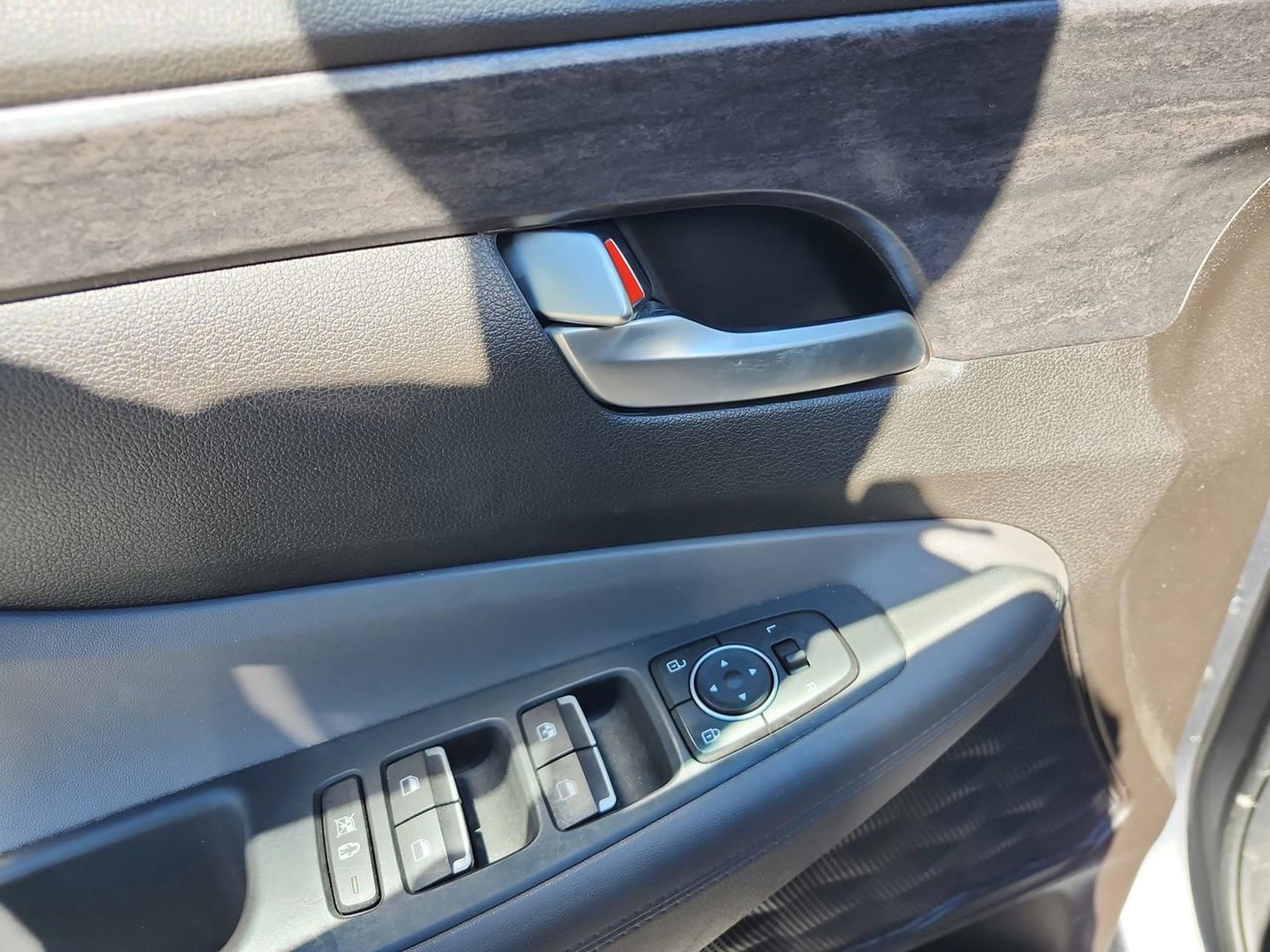 Used 2019 Hyundai Santa Fe SE image 14