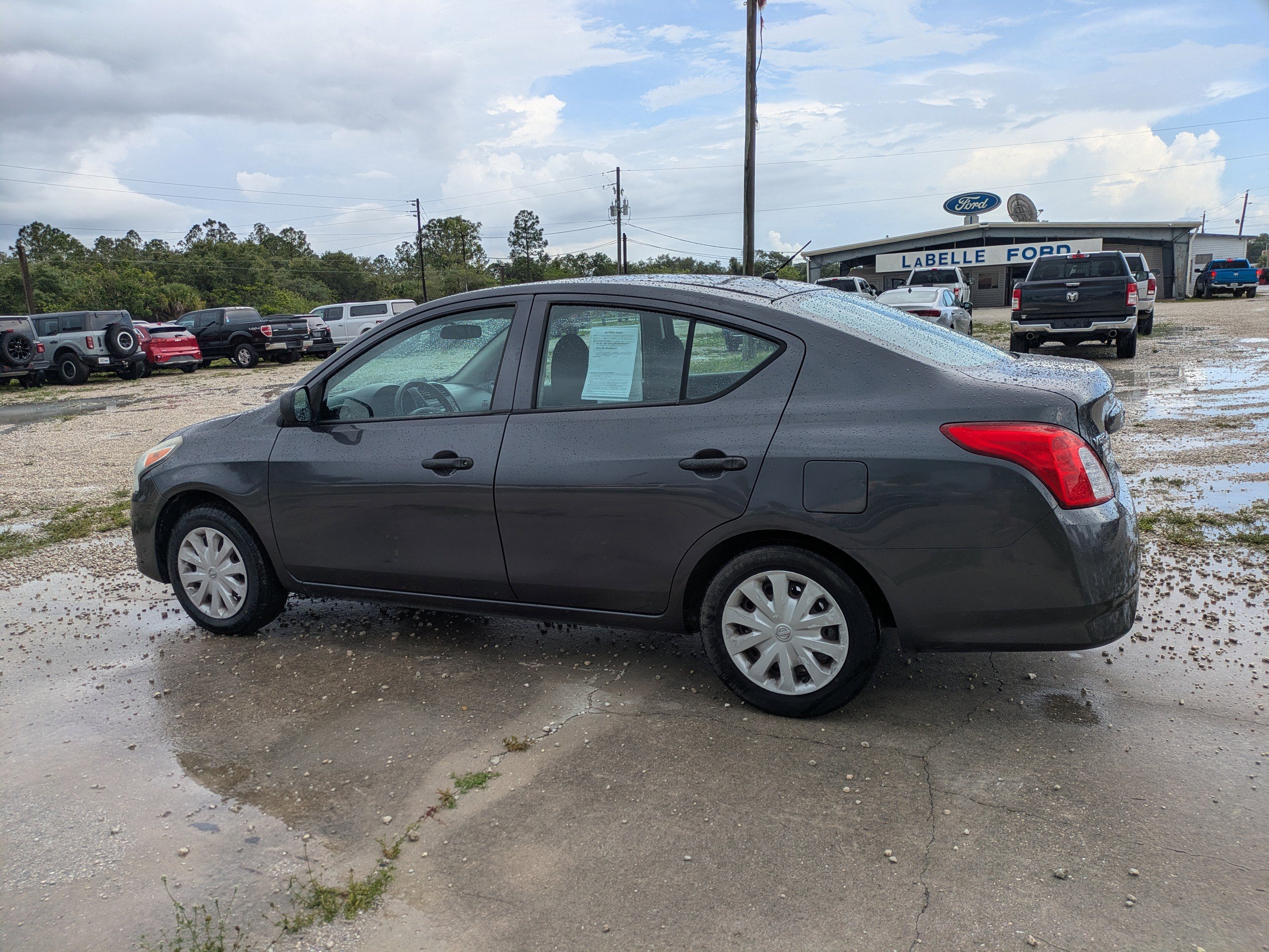 Used 2015 Nissan Versa S FWD image 6