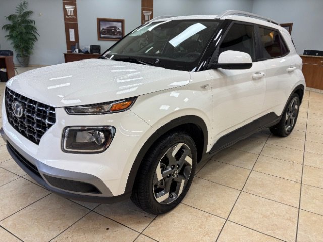 Used 2024 Hyundai Venue SEL image 3