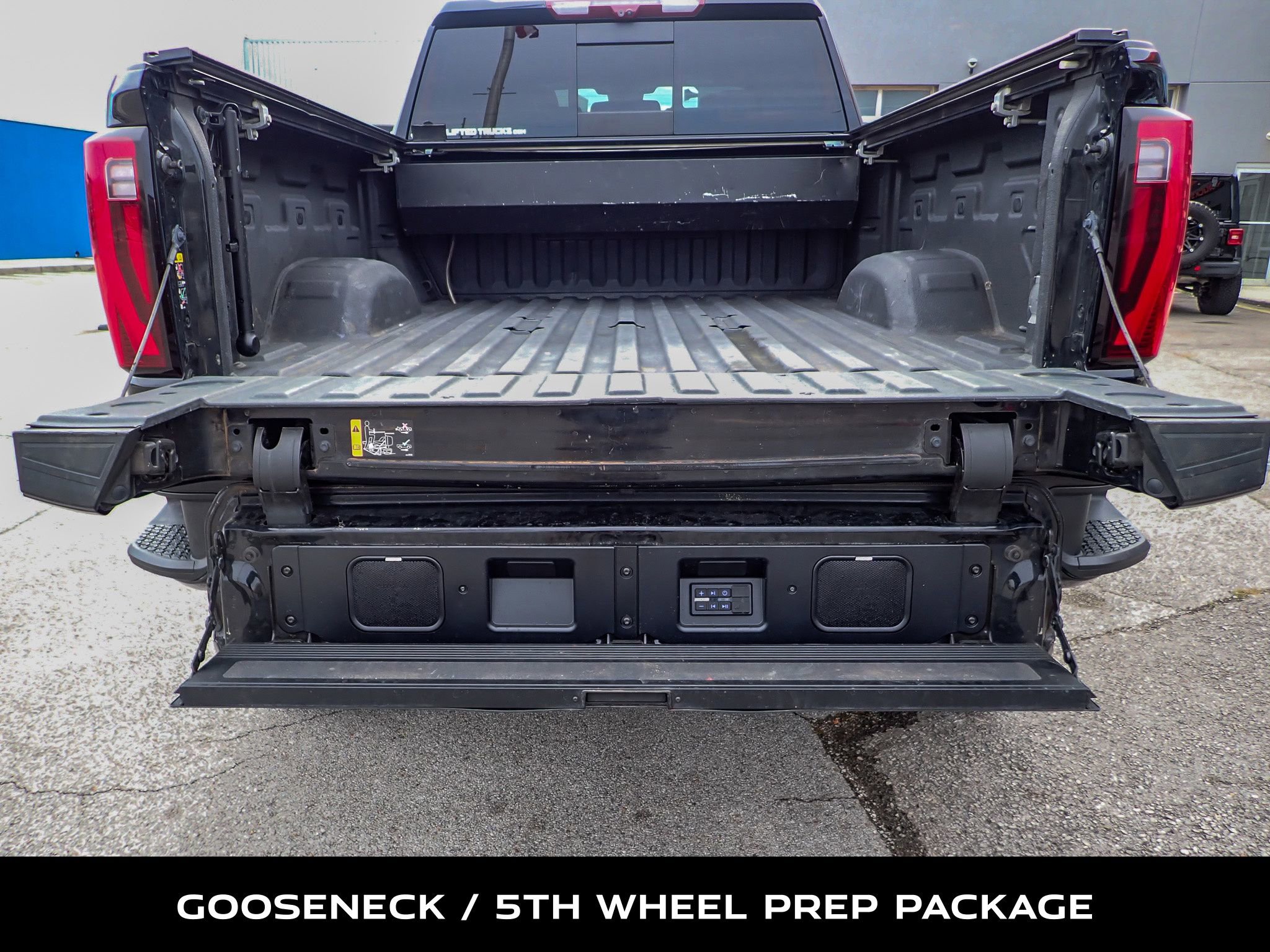 Used 2024 GMC Sierra 2500 Denali Ultimate w/ Max Trailering Package image 8