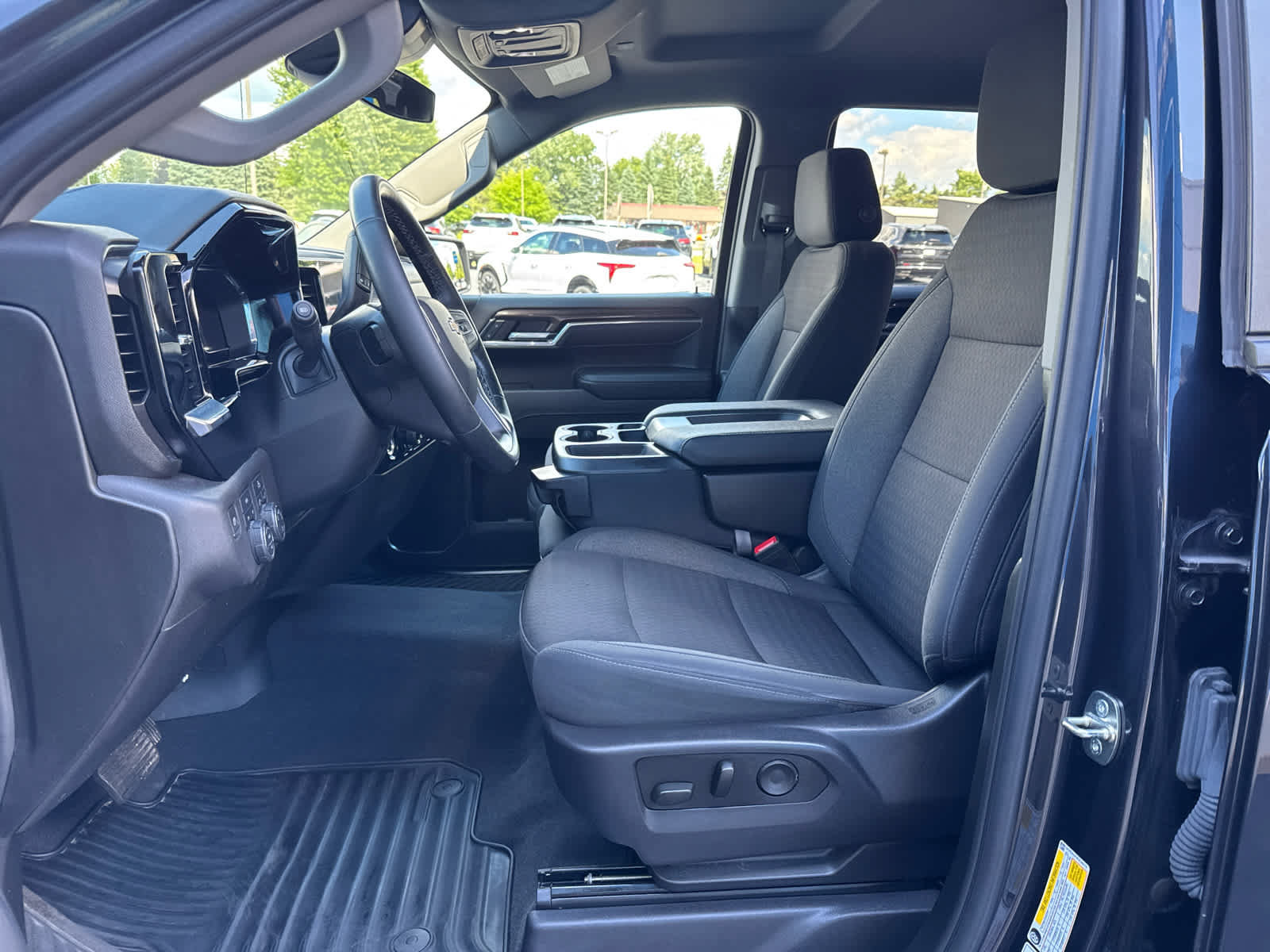 Certified 2024 Chevrolet Silverado 1500 LT AWD/4WD image 16