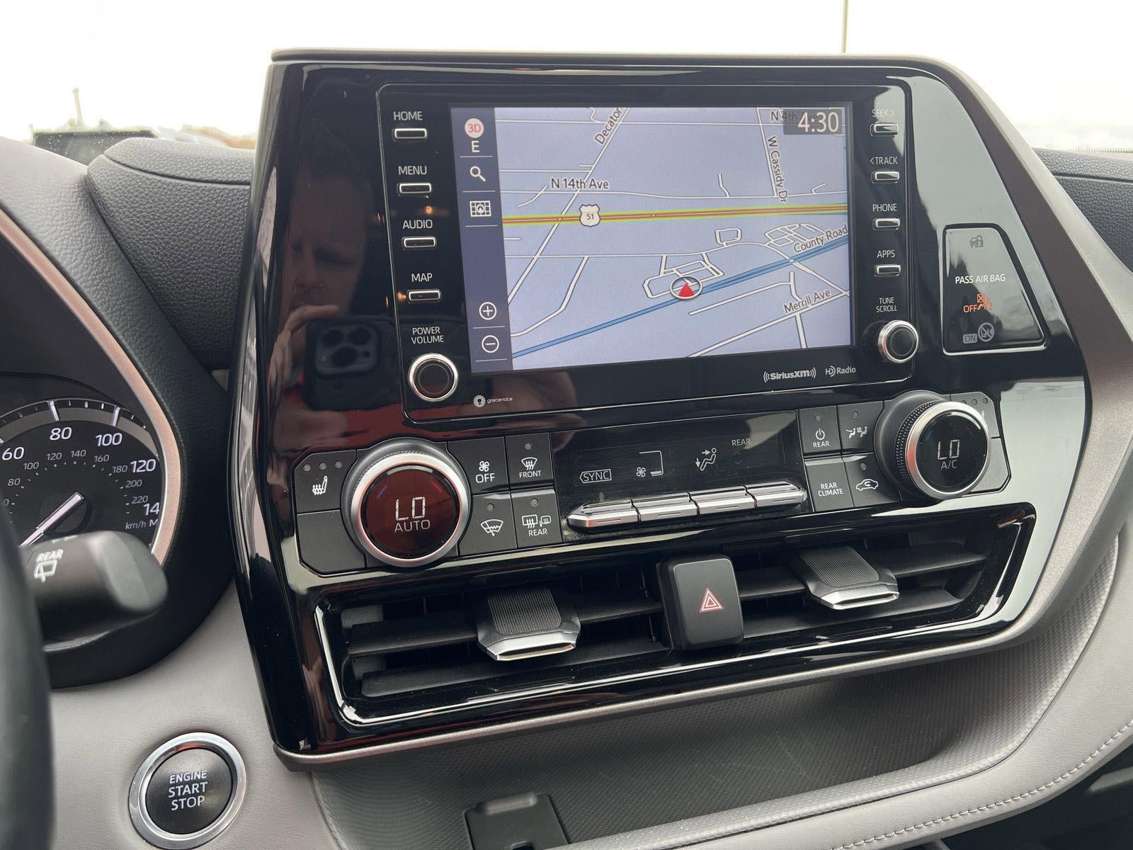 Used 2020 Toyota Highlander XLE AWD/4WD image 5