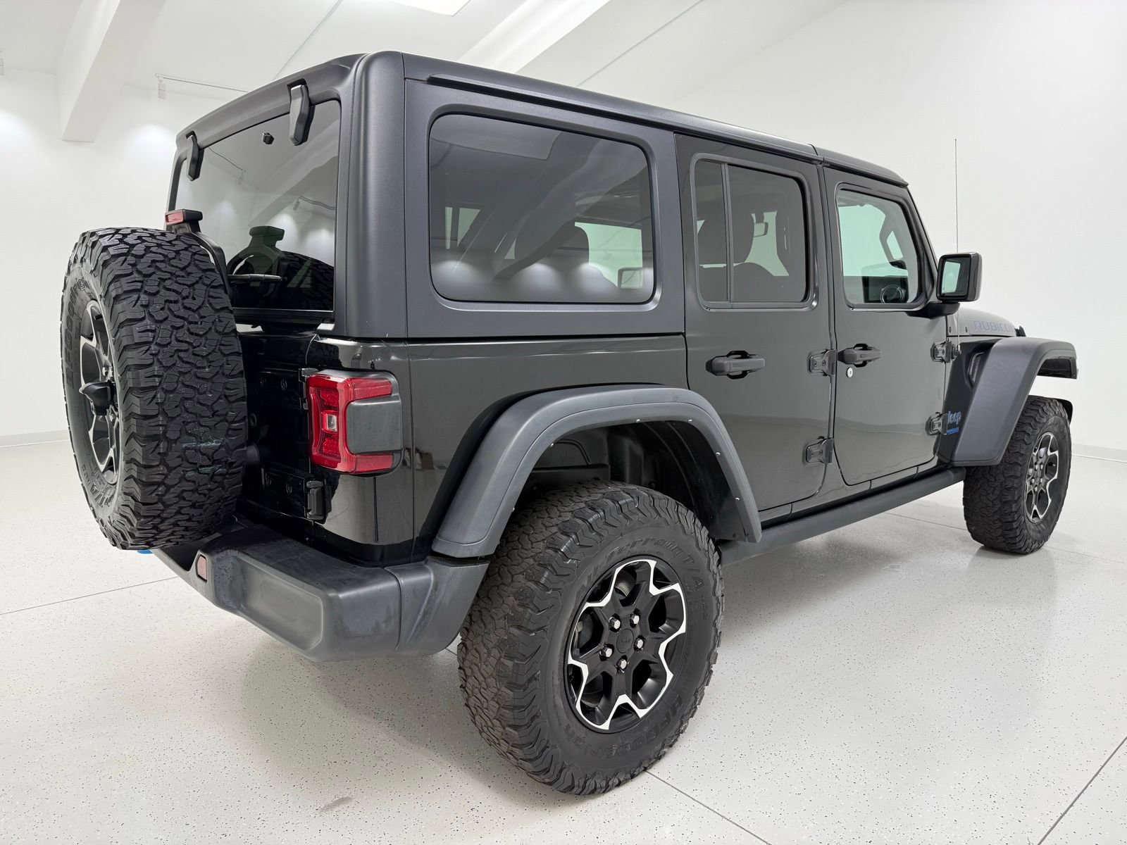 Used 2021 Jeep Wrangler Unlimited Rubicon 4xe w/ Dual Top Group image 8
