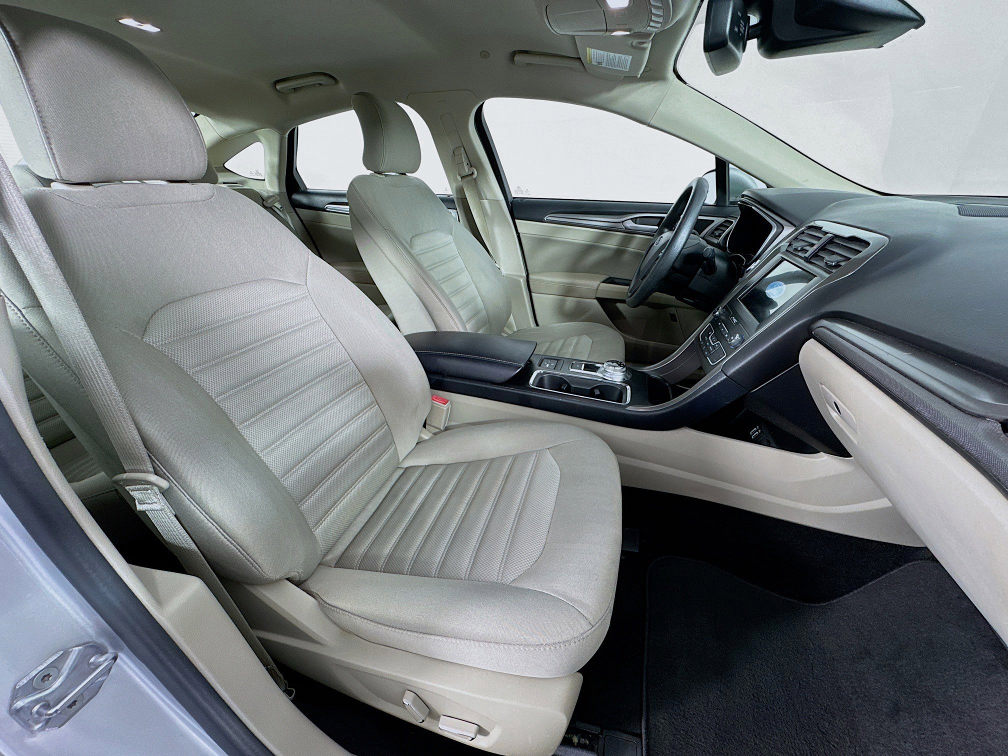 Used 2019 Ford Fusion SE image 26