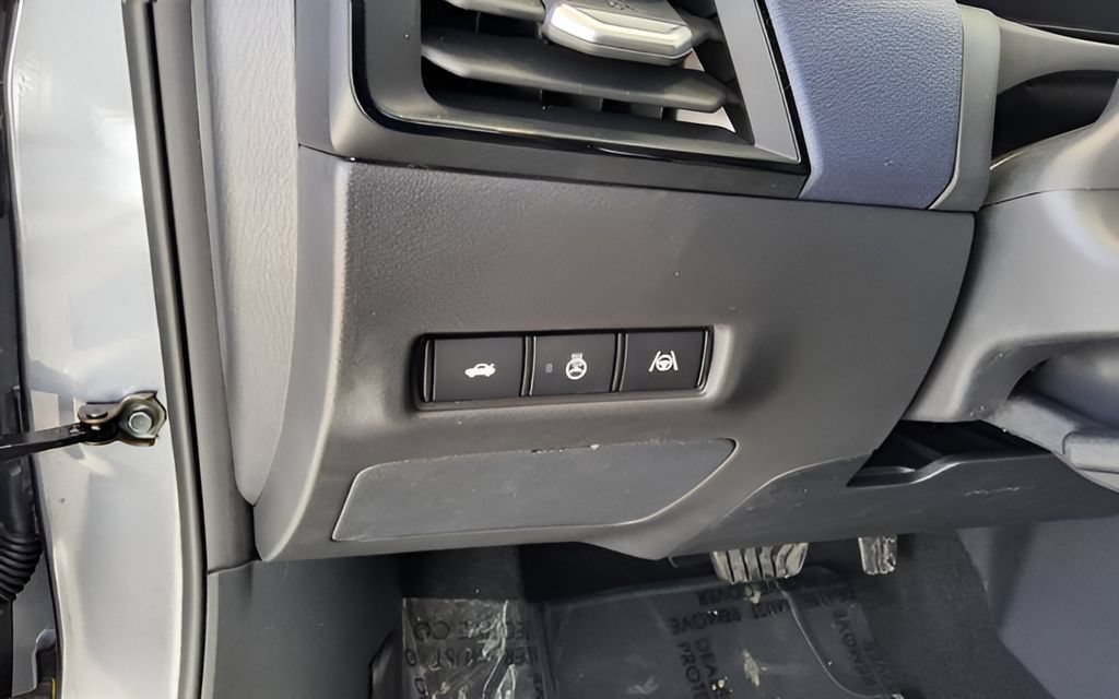 New 2026 Nissan Sentra SL w/ Floor Mat Package FWD image 17