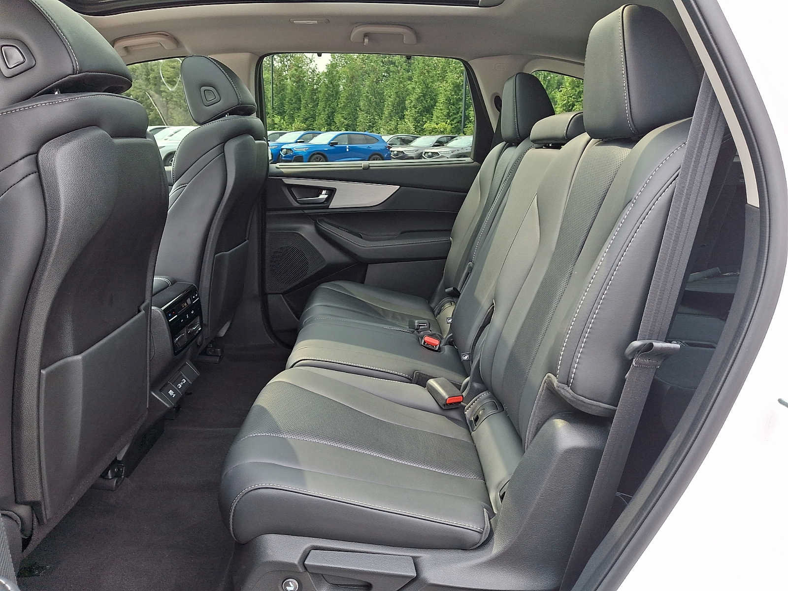 Certified 2024 Acura MDX w/ Technology Package AWD/4WD image 10
