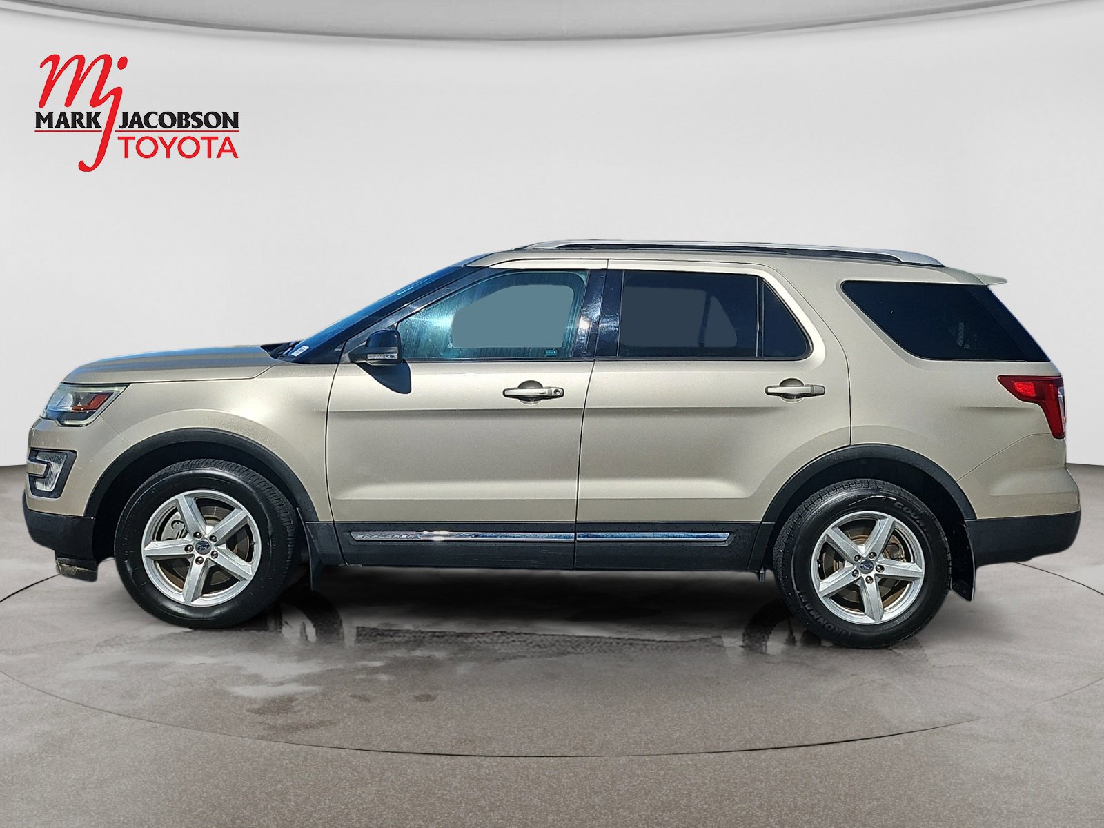 Used 2017 Ford Explorer XLT AWD/4WD image 13