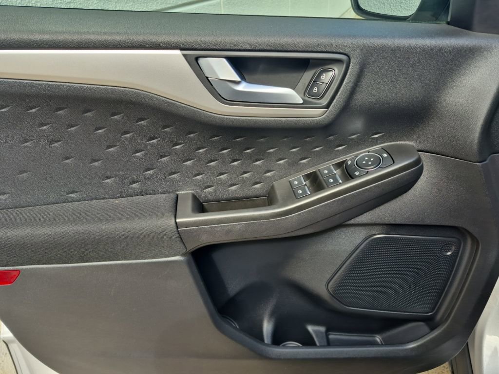 Used 2020 Ford Escape SE image 14