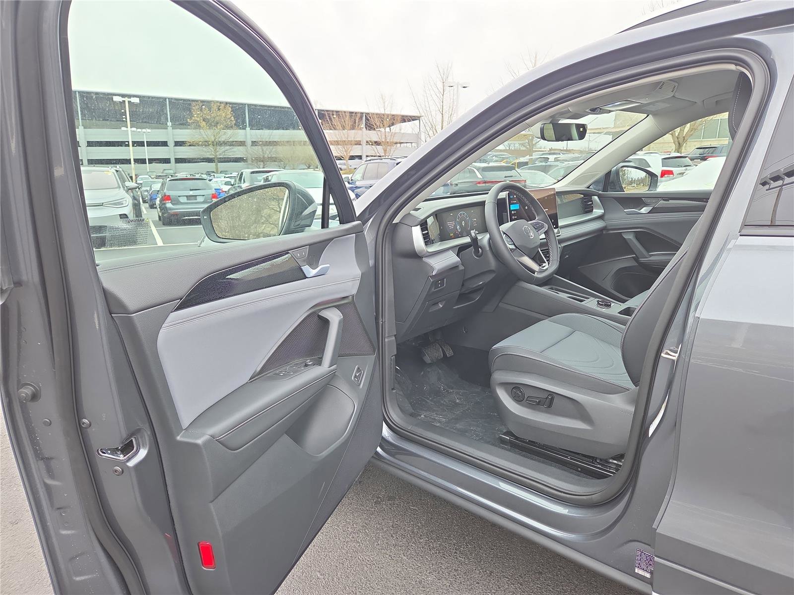 New 2026 Volkswagen Tiguan SE image 11