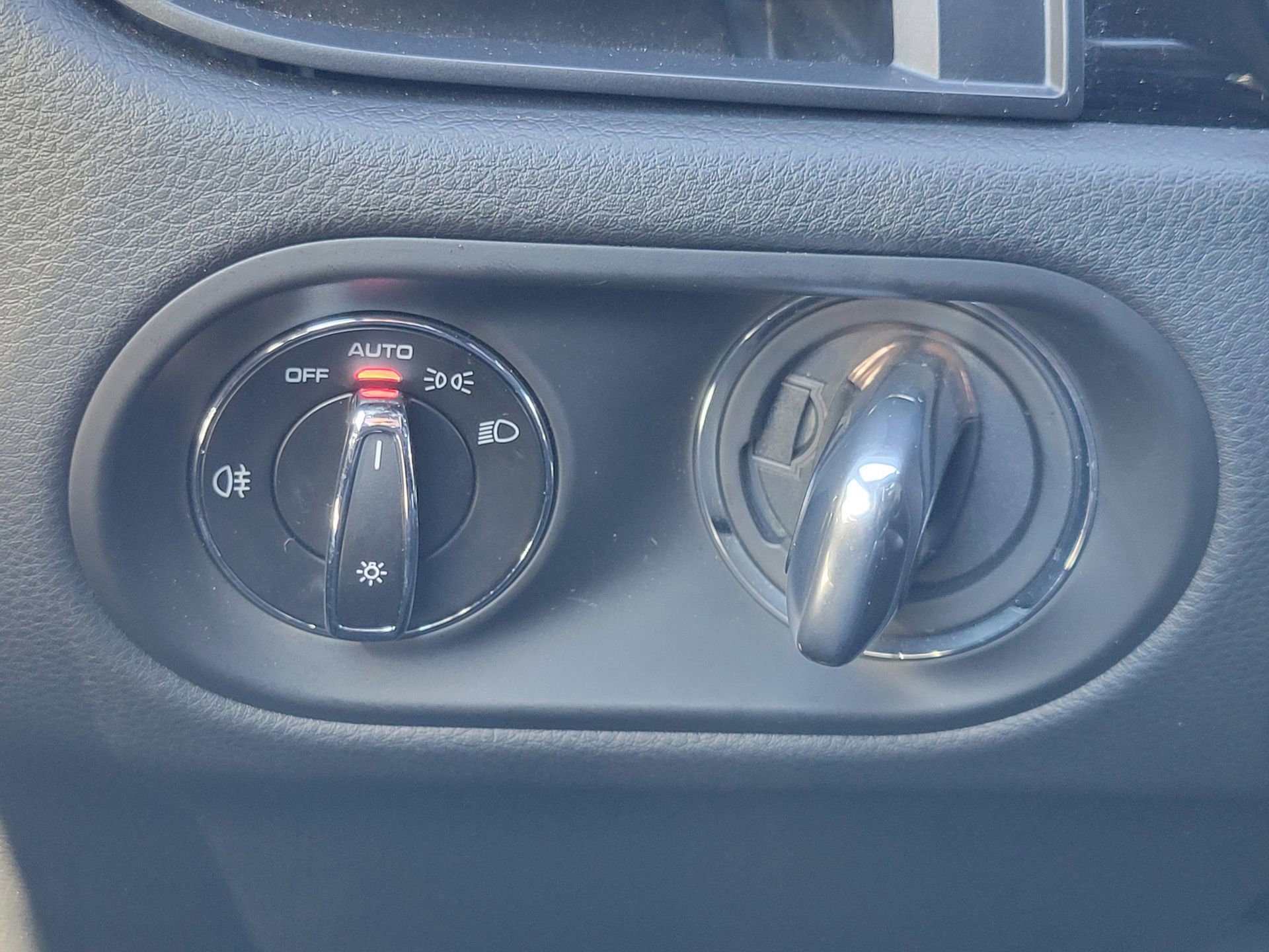 Used 2025 Porsche Macan image 20